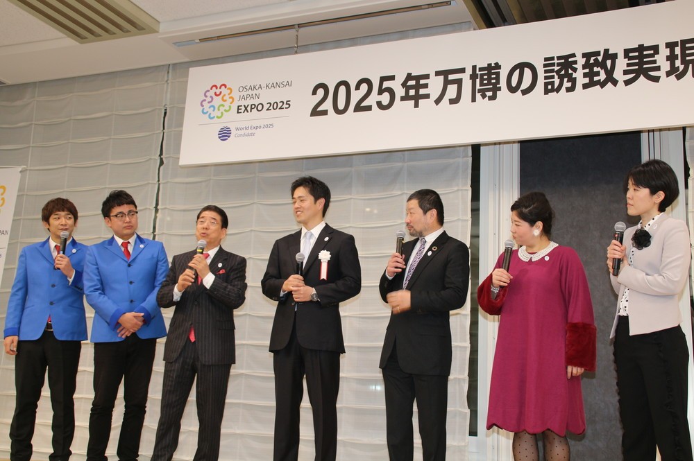 （左から）お笑いコンビ「銀シャリ」、西川きよしさん、吉村市長、木村祐一さん、お笑いコンビ「アジアン」
