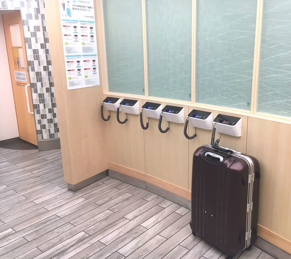 小田急新宿駅のトイレが便利すぎ！　大型荷物をICカードで「一時保管」