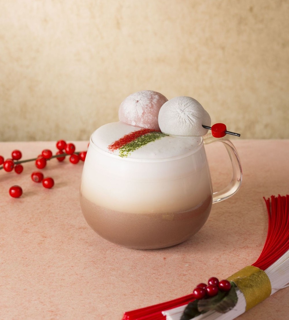 正月は和洋折衷ドリンクで　紅白大福のおしるこカプチーノ