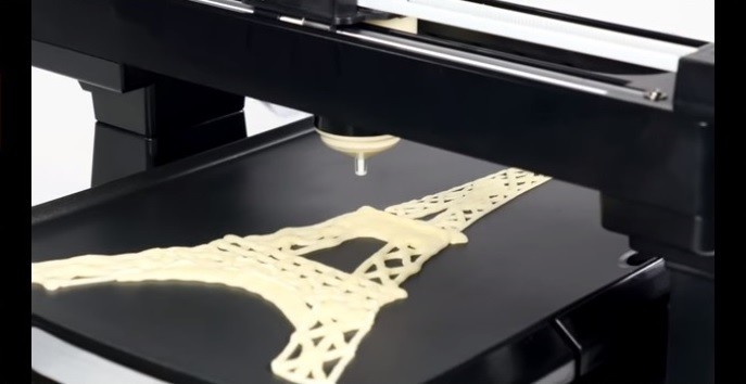 3Dプリンターはここまできた！　自作のデザインをパンケーキにする「PancakeBot」