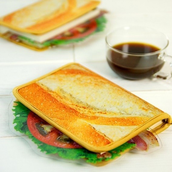 おいしそう！...ってこれ食べられないの？　ブックカバーがBLTサンドにそっくりすぎる