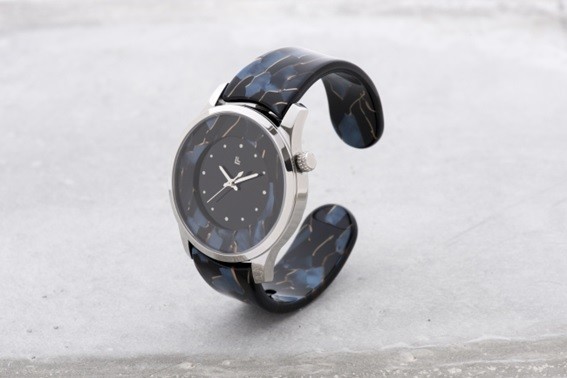 バングルウォッチブルー