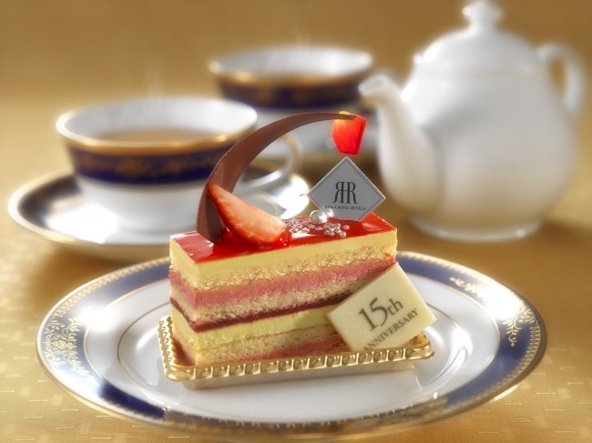 ラウンジで食べる限定ケーキ　リーガロイヤルホテルのエグゼクティブフロア15周年記念宿泊プラン