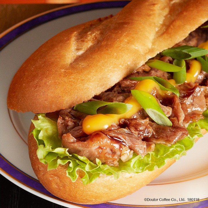 国産牛肉と九条ネギの贅沢すき焼きがミラノサンドに！　ドトールコーヒー