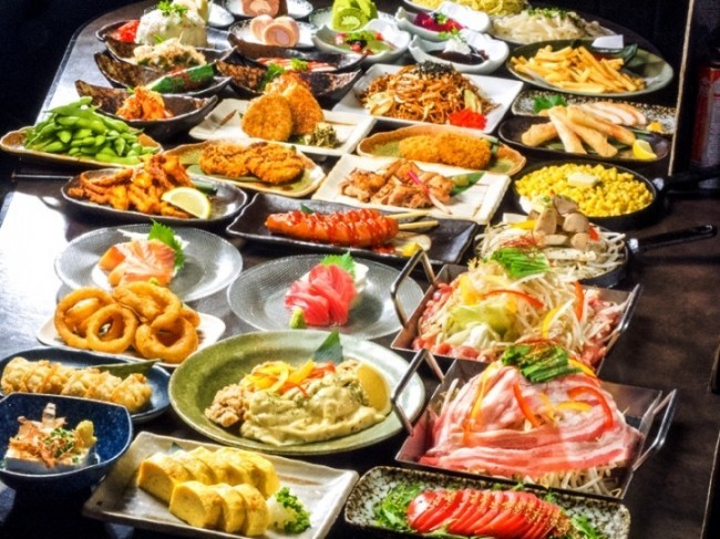コスパ最強！　2000円で寿司、料理75種＆酒70種の食べ呑み放題