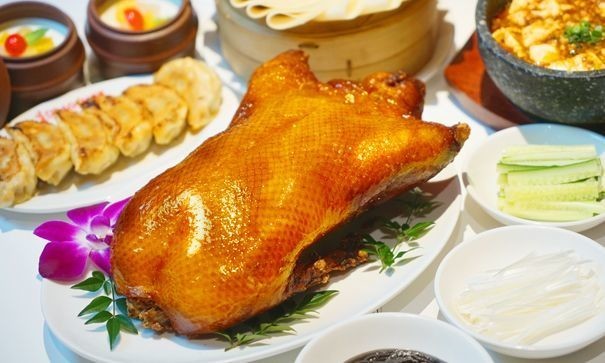 2時間「北京ダックの皮」を食べまくれ！　横浜に3000円で食べ放題コース