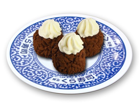 寿司とはいったい...　くら寿司、シャリにチョコプリンを乗せた「ティラミスシ」発売