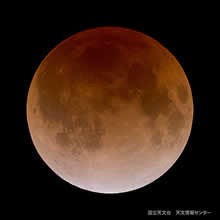今夜は神秘的な赤銅色に見える「皆既月食」　ただし天気の影響で地域に明暗も...