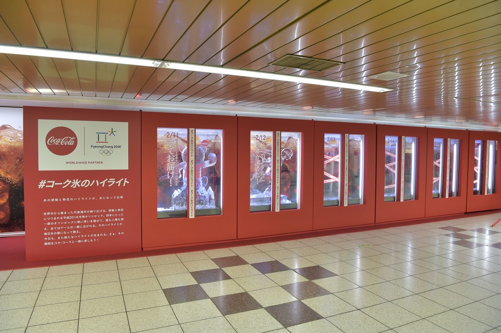 ずらっと氷像が並ぶ