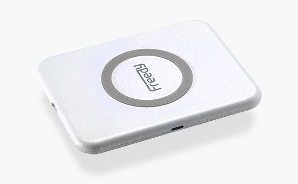 iPhone Xを置くだけで充電　薄型軽量「ミニワイヤレス充電パッド」