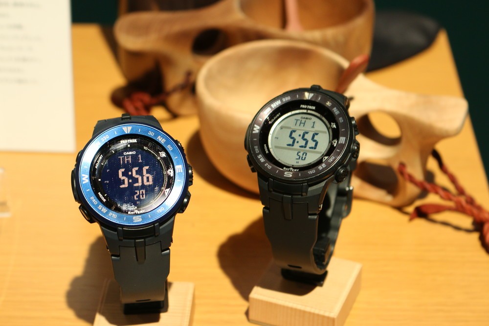 「PRO TREK」の「PRG-330」シリーズの新モデル（18年6月発売）。メタルの質感を出しながら周囲を樹脂製のパーツで保護。デザイン性と耐傷性を両立している