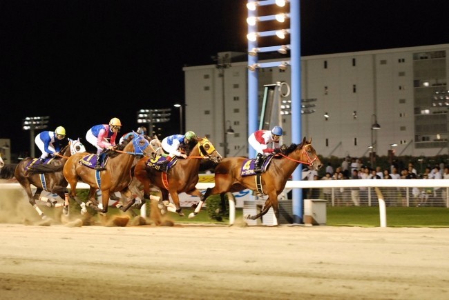 貴賓室でナイター観戦　競馬一色の5大特典付き宿泊プラン