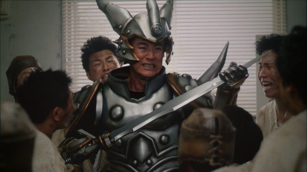 「星ドラ」新CMで山下真司の「泣き虫先生」復活　生徒に熱血指導、壇蜜にデレデレ