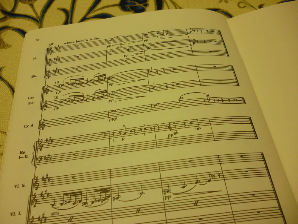 曲の最後には『アンティーク・シンバル』という珍しい打楽器が微かに響き、夢見心地のまま曲は終わる