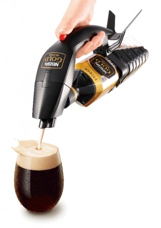ボトルコーヒーに装着するだけ　まろやかな泡が楽しめるハンディサーバー