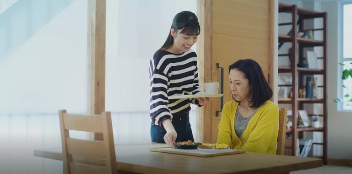 いつも母が作っている朝食を娘が作る