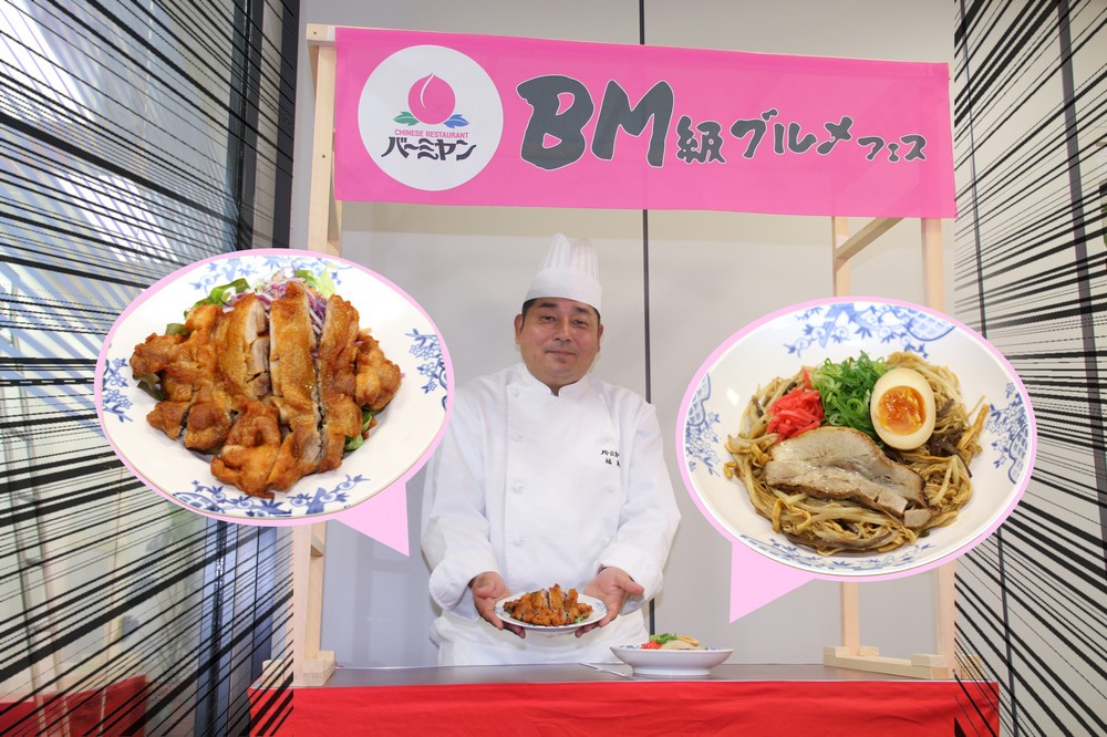 （左から）とんこつ焼ラーメン、福島宣嘉シェフ、ダージーパイ