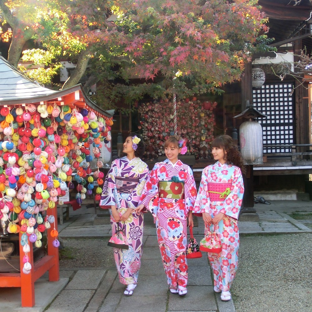 その「いいね」買います！　京都着物レンタル店「いいね」の数だけ料金お安く