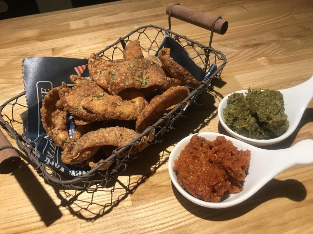 女子大注目のギョーザ店が大阪・梅田に　ワインと合う斬新メニュー続々