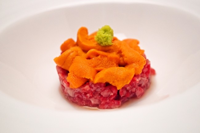 黒毛和牛赤身と北海道生うにの生うにゆっけ