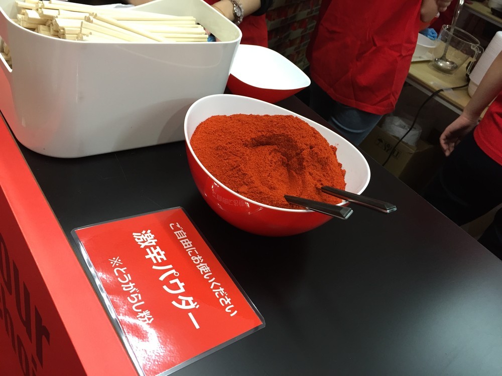 辛ラーメン「ニコニコ超会議」に出展　「赤」トッピングのラーメン味わおう