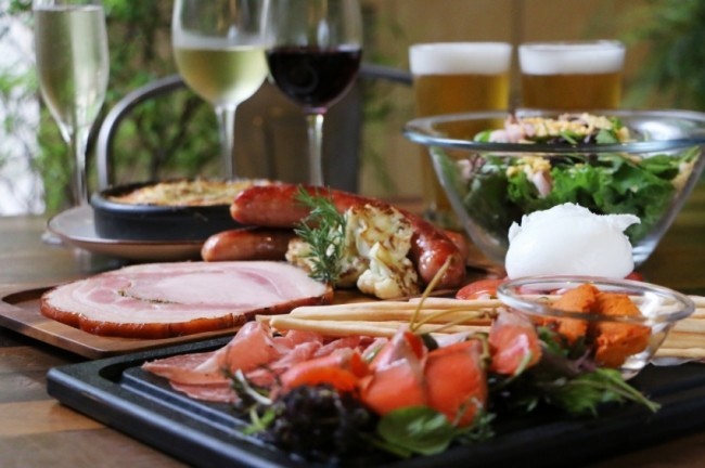 本場ナポリのフレッシュチーズをいただく　夏季限定のテラス席コース