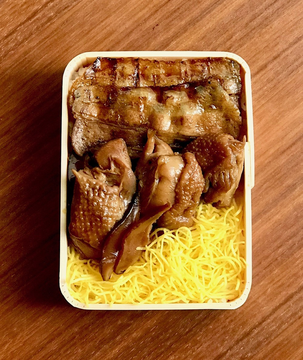 静岡のご当地グルメ夢の競演　「復刻！鶏めし＆豚あみ焼き弁当」