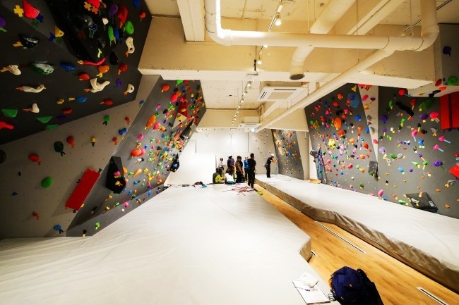 出張先でもボルダリング　24時間ジムが無料になる宿泊プラン