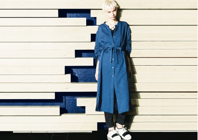 日本伝統織物「近江ちぢみ」をモダンに進化　涼やかなシャツドレス