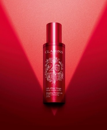 赤と白の美しいボトルデザイン　「トータルVセラム　20周年限定ボトル」