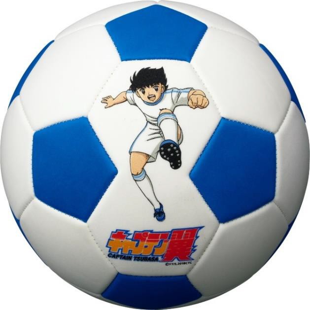 イニエスタだって蹴りたいかも　「キャプテン翼」コラボのサッカーボール