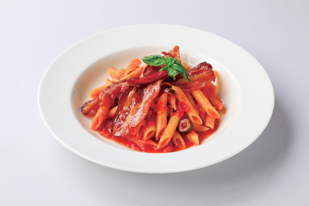 「ペンネアラビアータ クリスピーベーコン添え」