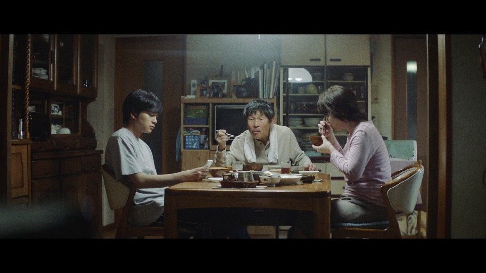 高校時代、とくに会話はなかった夕食の時間