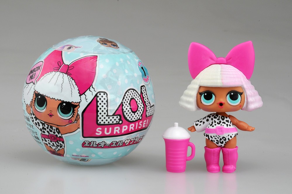 ポップでカラフルなドール＆コスチュームがカプセルに