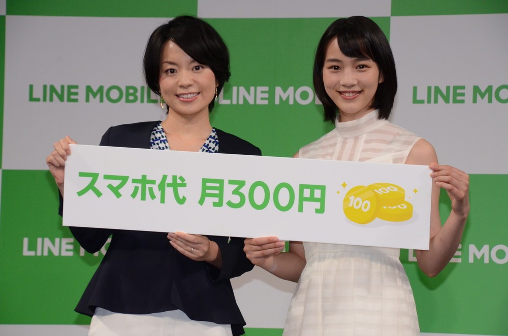 LINEモバイル・嘉戸彩乃社長（左）と、のんさん
