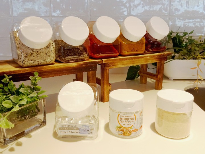 シンプルでおしゃれで機能的　「からあげ粉／スパイスストッカー」