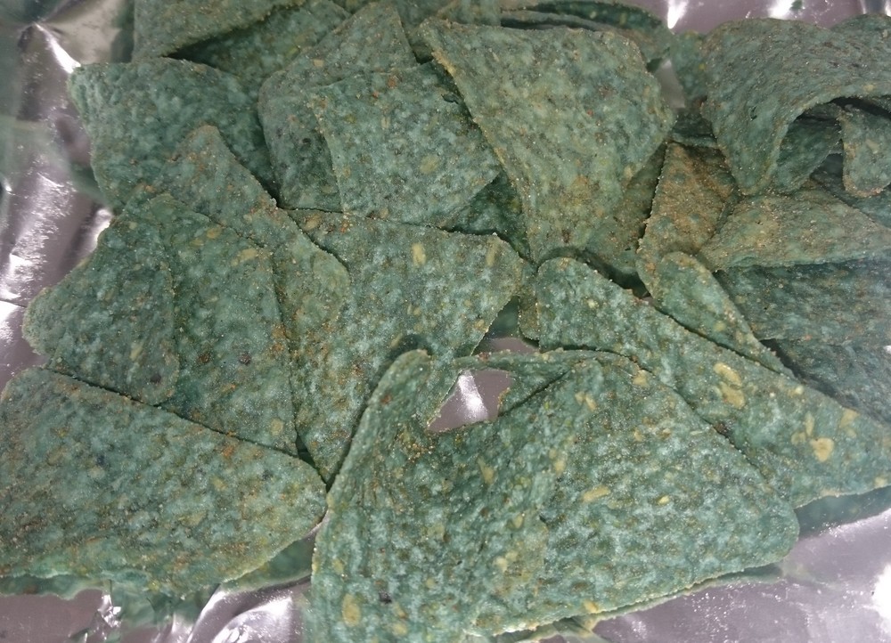 青緑色のチップス
