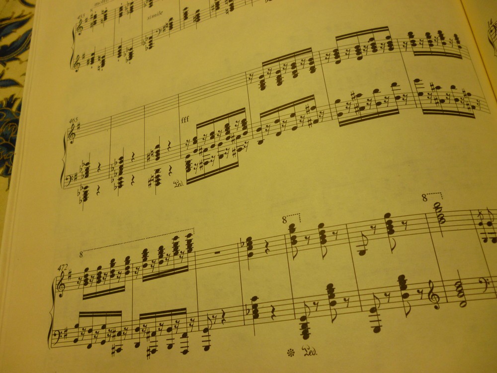 最後は大音響で、華やかな連打で曲は終わる