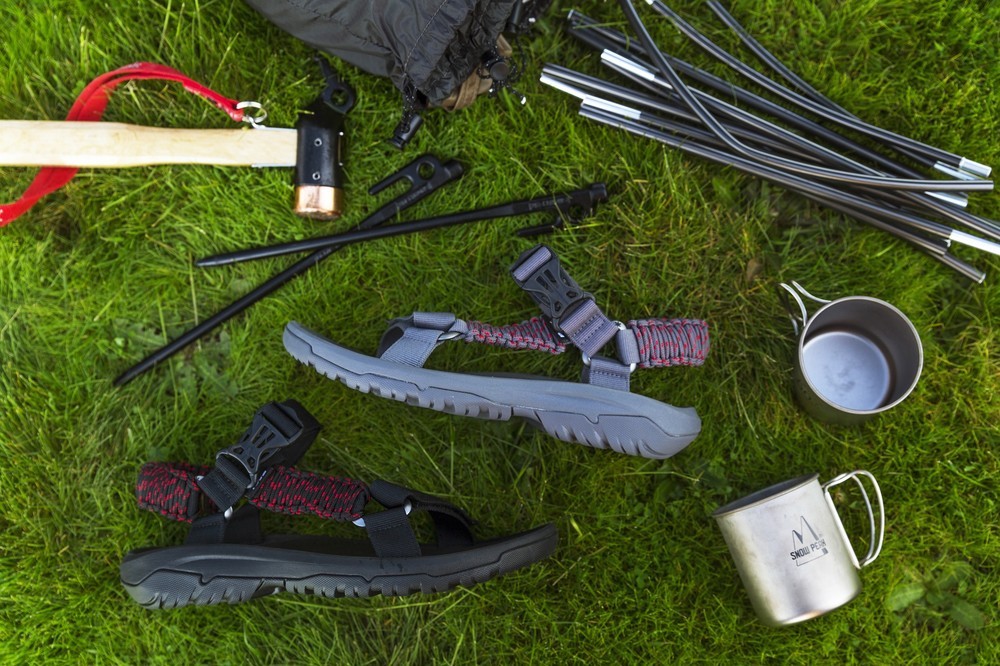 Snow Peak×Teva　「アーバンアウトドア」テーマのスポーツサンダル