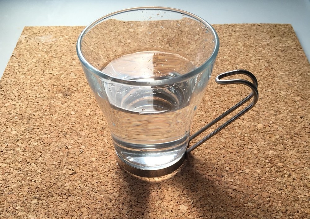 自宅でつくった「経口補水液」。当然ながら見た目か完全に水のよう