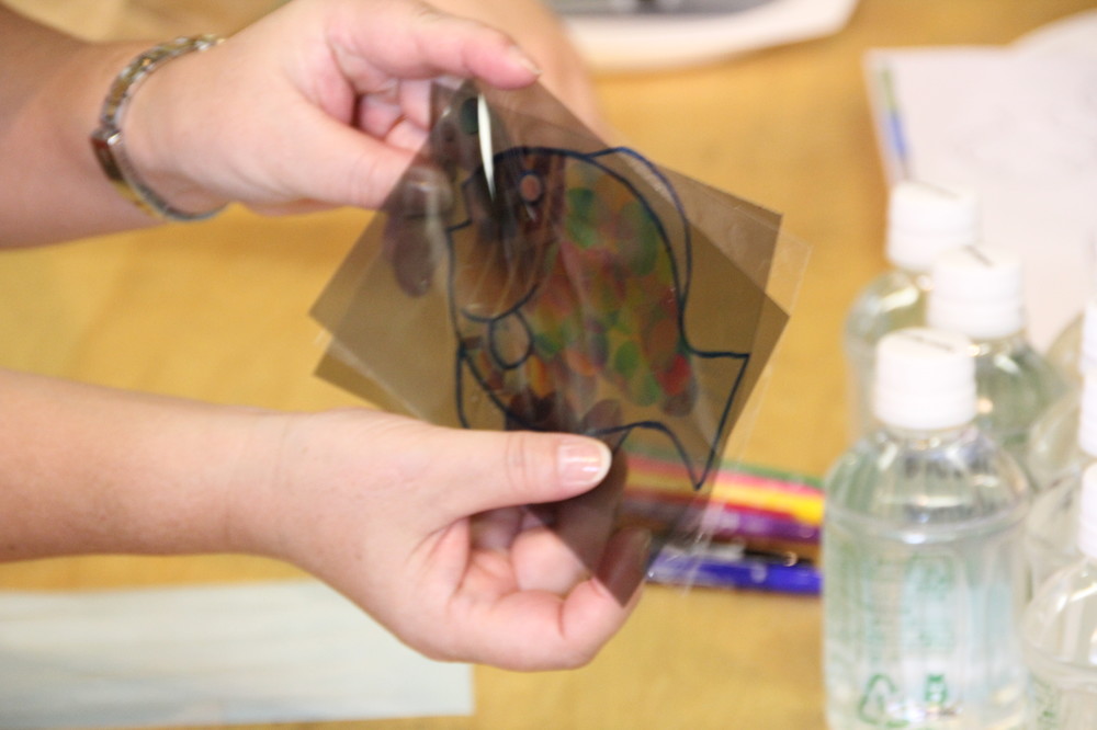 テープを重ねた部分の色が違って見える