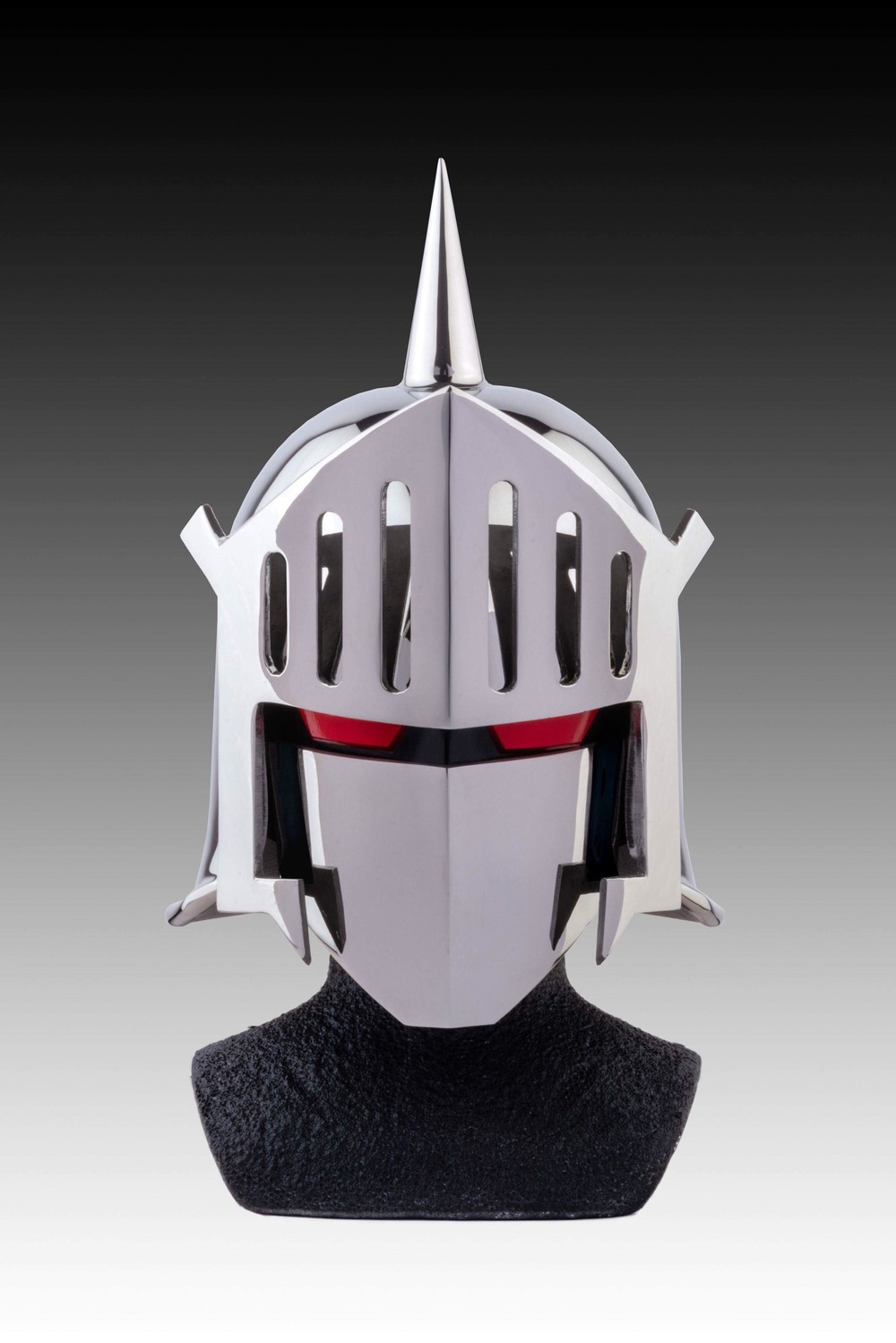 「キン肉マン」の超人「ロビンマスク」　ステンレス鋼製マスク