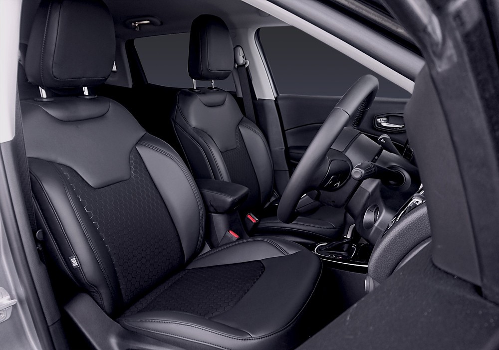 専用ブラックアクセントカラーで個性際立つモデル