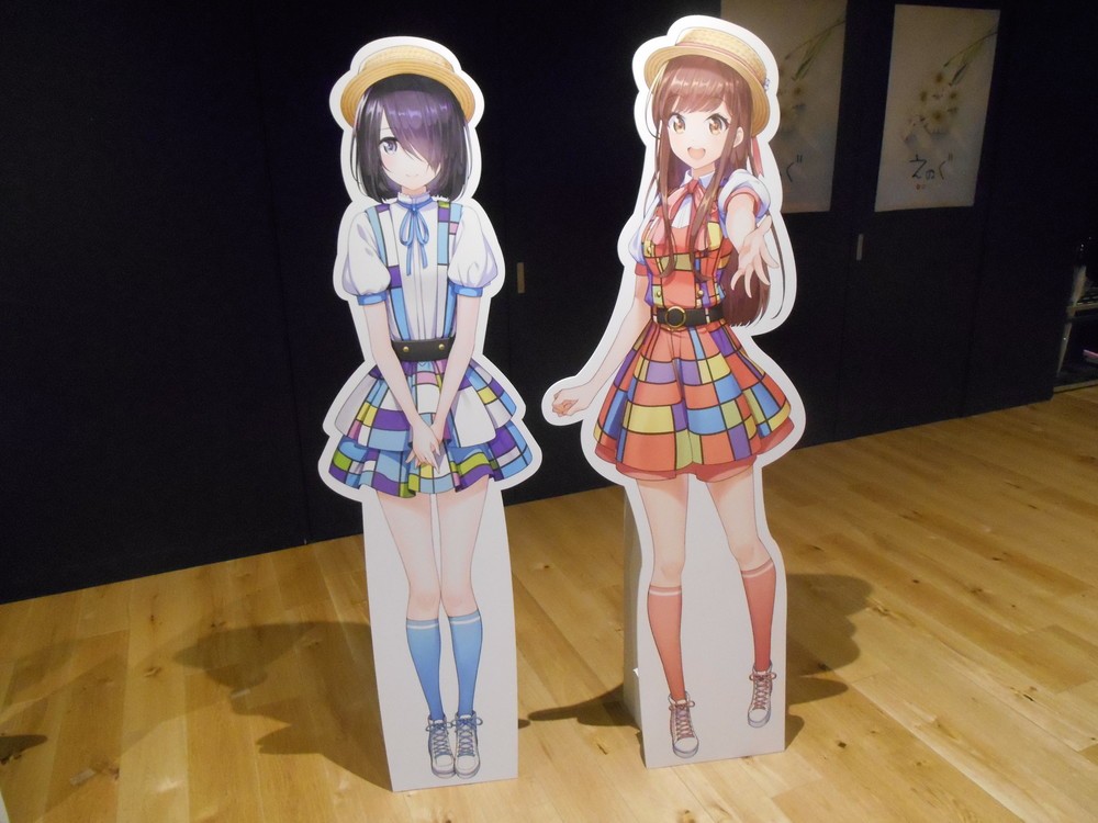 向かって左が鈴木あんず、右が白藤環（2018年8月10日撮影）