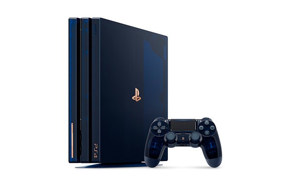 「PS4」初の濃紺色のスケルトン　特別デザインの「PS4 Pro」
