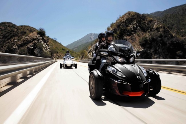 普通免許で乗れるカナダ製三輪バイク　4種類のレンタルプラン