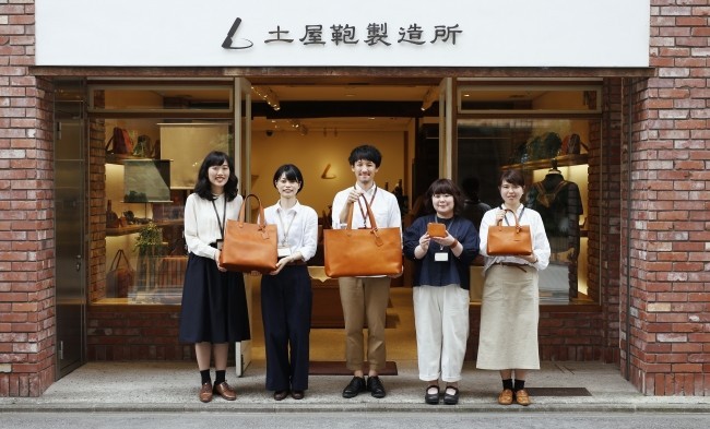 「ほうじ茶」モチーフの限定カラー製品...土屋鞄製造所、京都店オープン10周年記念