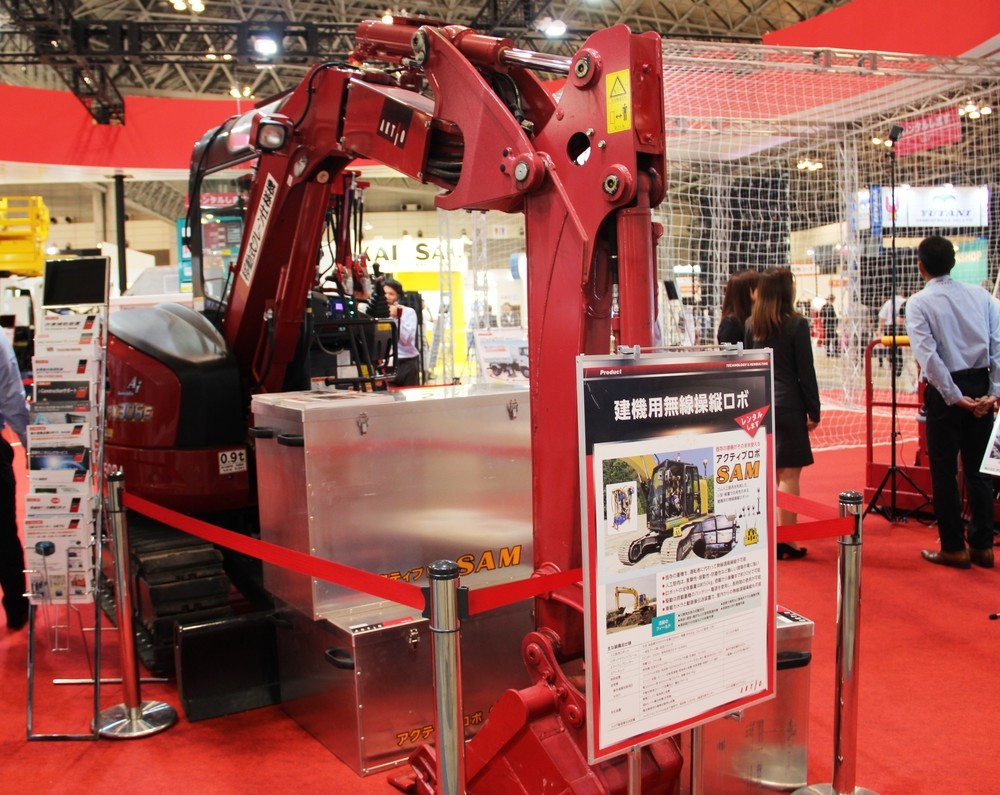 アクティオの建築用無線操縦ロボ