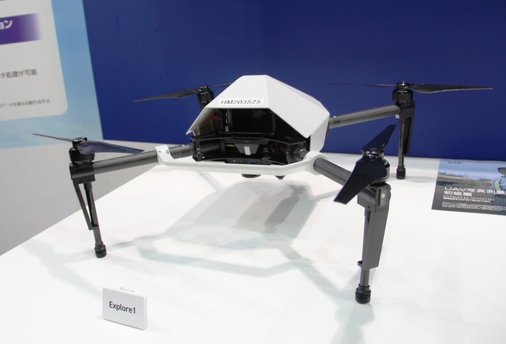 コマツの200ヘクタールの範囲を20分で測量できる「エブリデイ・ドローン」