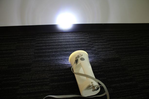 懐中電灯のみ・横向き（2018年9月撮影）